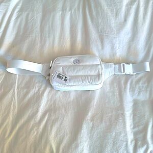 Lululemon White UNUSED Everywhere Belt Bag Large “Wunder Puff”